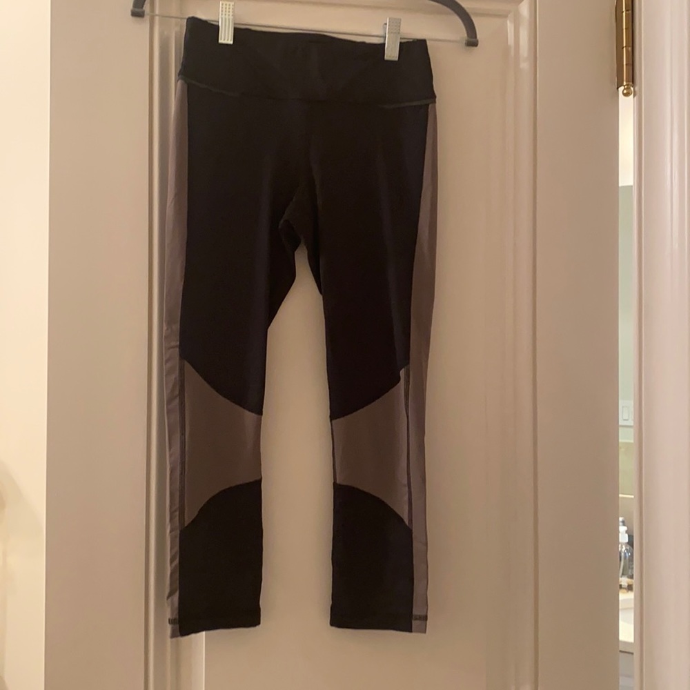 ALALA size extra small cropped workout pants